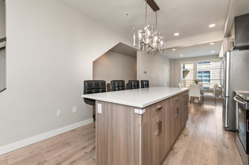 107-8413 Midtown Way, Chilliwack, BC - Indoor Photo Showing Kitchen