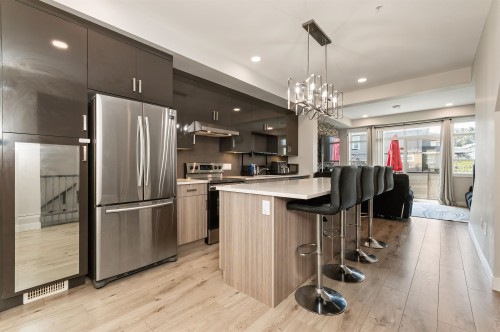 107-8413 Midtown Way, Chilliwack, BC - Indoor Photo Showing Kitchen With Upgraded Kitchen
