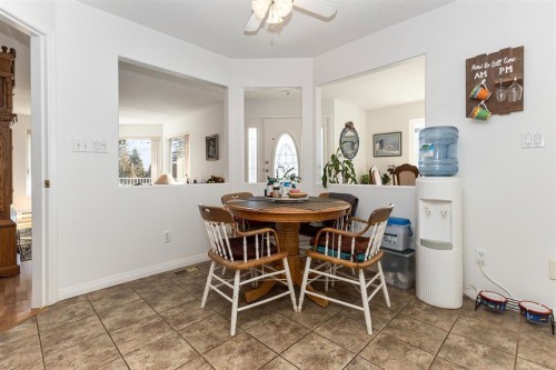 47360 Mountain Park Drive, Chilliwack, BC - Indoor Photo Showing Dining Room