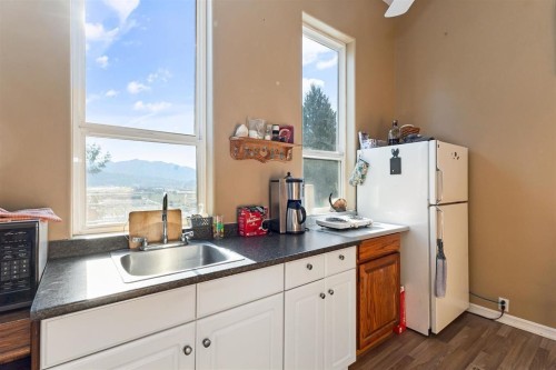 47360 Mountain Park Drive, Chilliwack, BC - Indoor Photo Showing Kitchen