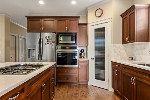 5801 Shawnigan Drive, Chilliwack, BC - Indoor Photo Showing Kitchen With Upgraded Kitchen