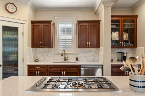 5801 Shawnigan Drive, Chilliwack, BC - Indoor Photo Showing Kitchen