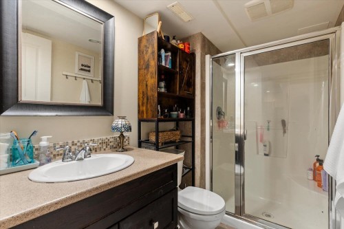 5801 Shawnigan Drive, Chilliwack, BC - Indoor Photo Showing Bathroom