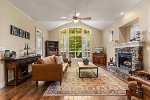 5801 Shawnigan Drive, Chilliwack, BC - Indoor Photo Showing Living Room With Fireplace