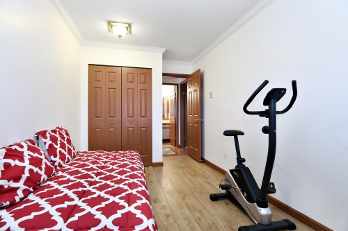 302-46005 Bole Avenue, Chilliwack, BC - Indoor Photo Showing Gym Room