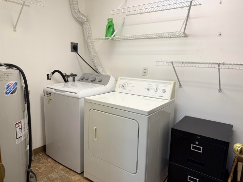 302-46005 Bole Avenue, Chilliwack, BC - Indoor Photo Showing Laundry Room