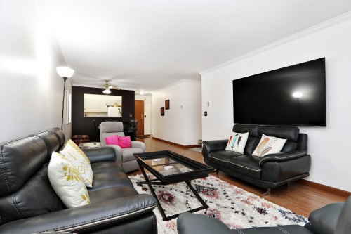 302-46005 Bole Avenue, Chilliwack, BC - Indoor Photo Showing Living Room