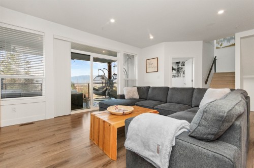 1-6262 Rexford Drive, Chilliwack, BC - Indoor Photo Showing Living Room