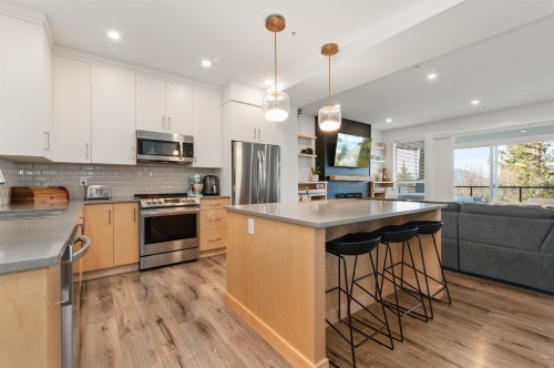 1-6262 Rexford Drive, Chilliwack, BC - Indoor Photo Showing Kitchen With Upgraded Kitchen