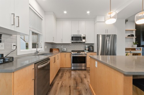 1-6262 Rexford Drive, Chilliwack, BC - Indoor Photo Showing Kitchen With Upgraded Kitchen