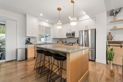 1-6262 Rexford Drive, Chilliwack, BC - Indoor Photo Showing Kitchen With Upgraded Kitchen