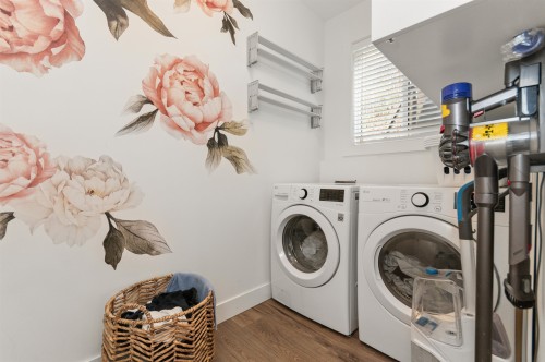 1-6262 Rexford Drive, Chilliwack, BC - Indoor Photo Showing Laundry Room
