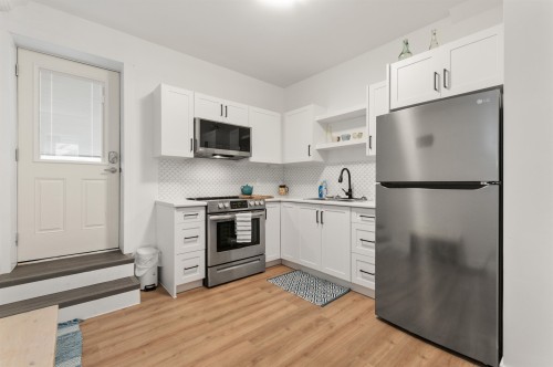 1-6262 Rexford Drive, Chilliwack, BC - Indoor Photo Showing Kitchen
