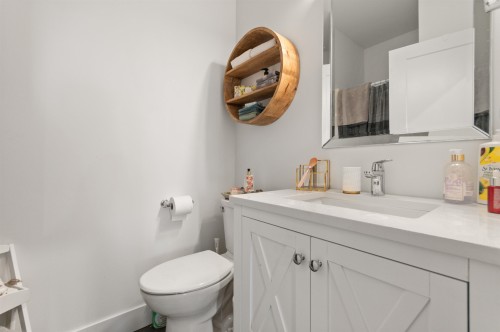 1-6262 Rexford Drive, Chilliwack, BC - Indoor Photo Showing Bathroom