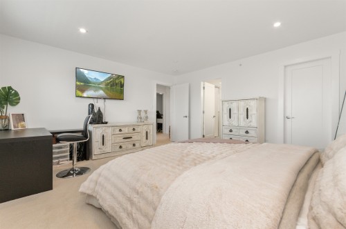 1-6262 Rexford Drive, Chilliwack, BC - Indoor Photo Showing Bedroom