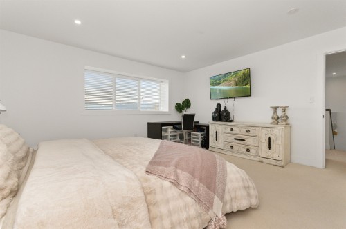 1-6262 Rexford Drive, Chilliwack, BC - Indoor Photo Showing Bedroom