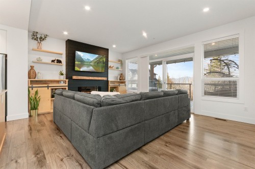 1-6262 Rexford Drive, Chilliwack, BC - Indoor Photo Showing Living Room