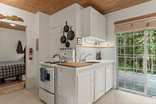 5123 Paulsen Road W, Chilliwack, BC - Indoor Photo Showing Kitchen