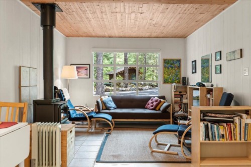 5123 Paulsen Road W, Chilliwack, BC - Indoor Photo Showing Living Room