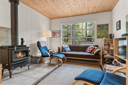 5123 Paulsen Road W, Chilliwack, BC - Indoor Photo Showing Living Room