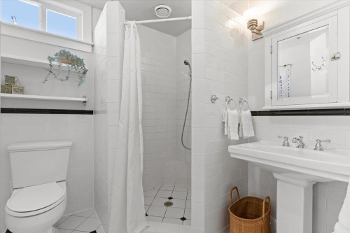 6464 Reid Road, Chilliwack, BC - Indoor Photo Showing Bathroom