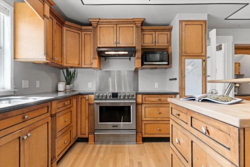 6464 Reid Road, Chilliwack, BC - Indoor Photo Showing Kitchen