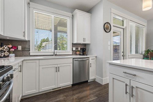 3-10166 Williams Road, Chilliwack, BC - Indoor Photo Showing Kitchen With Upgraded Kitchen