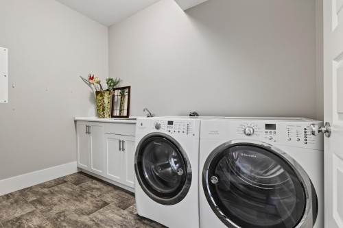 3-10166 Williams Road, Chilliwack, BC - Indoor Photo Showing Laundry Room