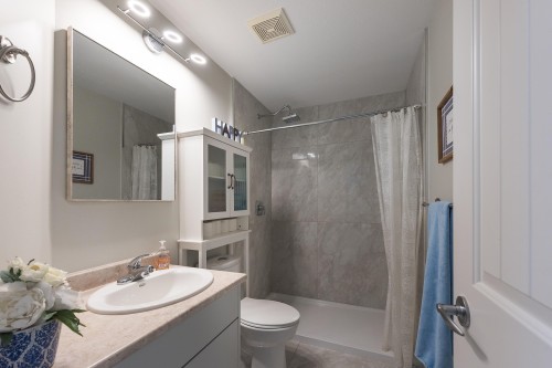 125-51075 Falls Court, Chilliwack, BC - Indoor Photo Showing Bathroom
