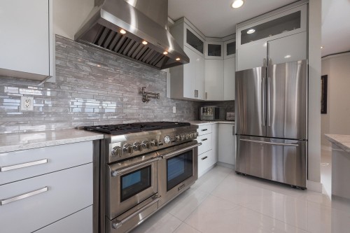 125-51075 Falls Court, Chilliwack, BC - Indoor Photo Showing Kitchen With Upgraded Kitchen