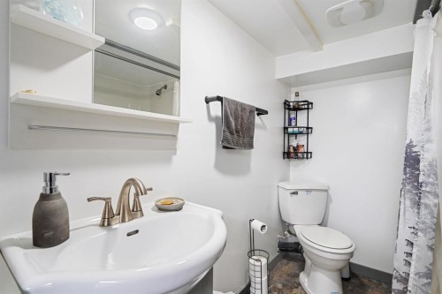 8668 Coventry Place, Chilliwack, BC - Indoor Photo Showing Bathroom