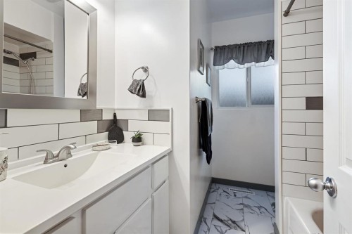 8668 Coventry Place, Chilliwack, BC - Indoor Photo Showing Bathroom