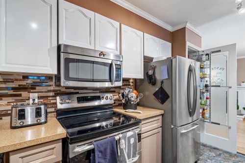 8668 Coventry Place, Chilliwack, BC - Indoor Photo Showing Kitchen