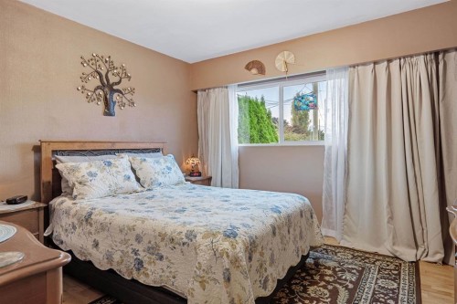8668 Coventry Place, Chilliwack, BC - Indoor Photo Showing Bedroom