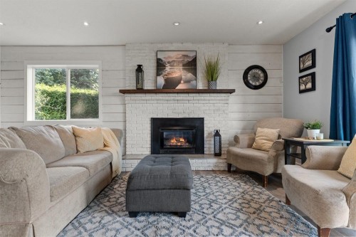 47345 Swallow Crescent, Chilliwack, BC - Indoor Photo Showing Living Room With Fireplace