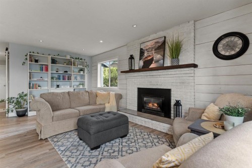 47345 Swallow Crescent, Chilliwack, BC - Indoor Photo Showing Living Room With Fireplace