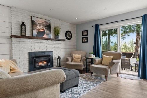 47345 Swallow Crescent, Chilliwack, BC - Indoor Photo Showing Living Room With Fireplace