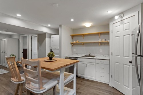 47345 Swallow Crescent, Chilliwack, BC - Indoor Photo Showing Dining Room