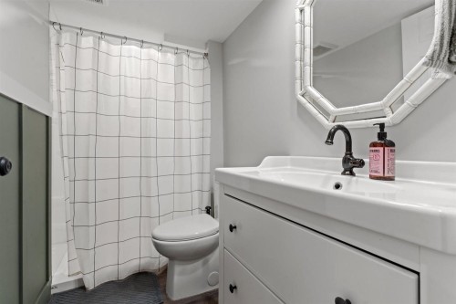 47345 Swallow Crescent, Chilliwack, BC - Indoor Photo Showing Bathroom