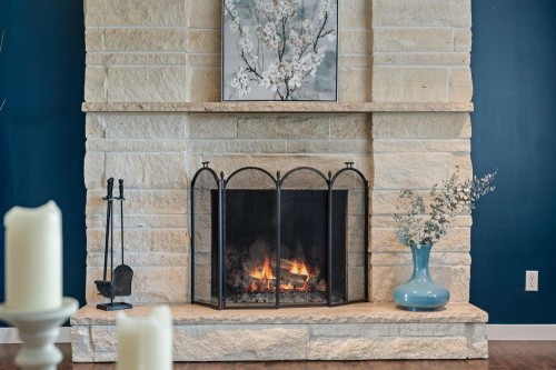 47345 Swallow Crescent, Chilliwack, BC - Indoor With Fireplace