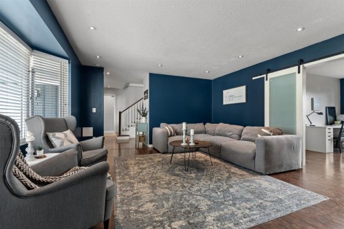 47345 Swallow Crescent, Chilliwack, BC - Indoor Photo Showing Living Room