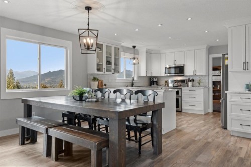 47345 Swallow Crescent, Chilliwack, BC - Indoor Photo Showing Dining Room