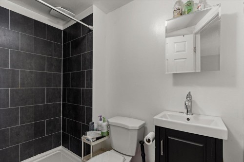 5633 Kathleen Drive, Chilliwack, BC - Indoor Photo Showing Bathroom