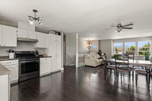 5633 Kathleen Drive, Chilliwack, BC - Indoor Photo Showing Kitchen