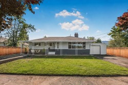9856 Inglewood Crescent Chilliwack, BC V2P 5L7