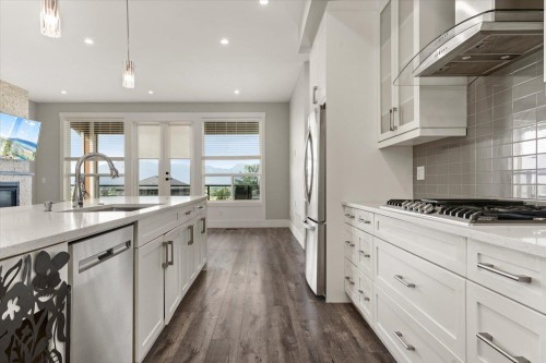 63-50778 Ledgestone Place, Chilliwack, BC - Indoor Photo Showing Kitchen With Upgraded Kitchen