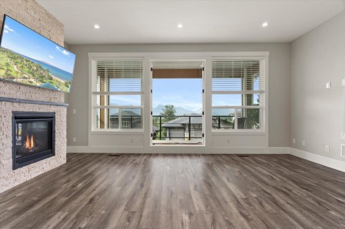 63-50778 Ledgestone Place, Chilliwack, BC - Indoor Photo Showing Living Room With Fireplace