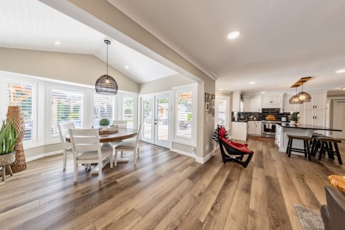 45736 Higginson Road, Chilliwack, BC - Indoor Photo Showing Dining Room