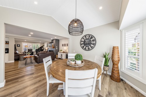 45736 Higginson Road, Chilliwack, BC - Indoor Photo Showing Dining Room