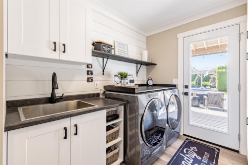 45736 Higginson Road, Chilliwack, BC - Indoor Photo Showing Laundry Room